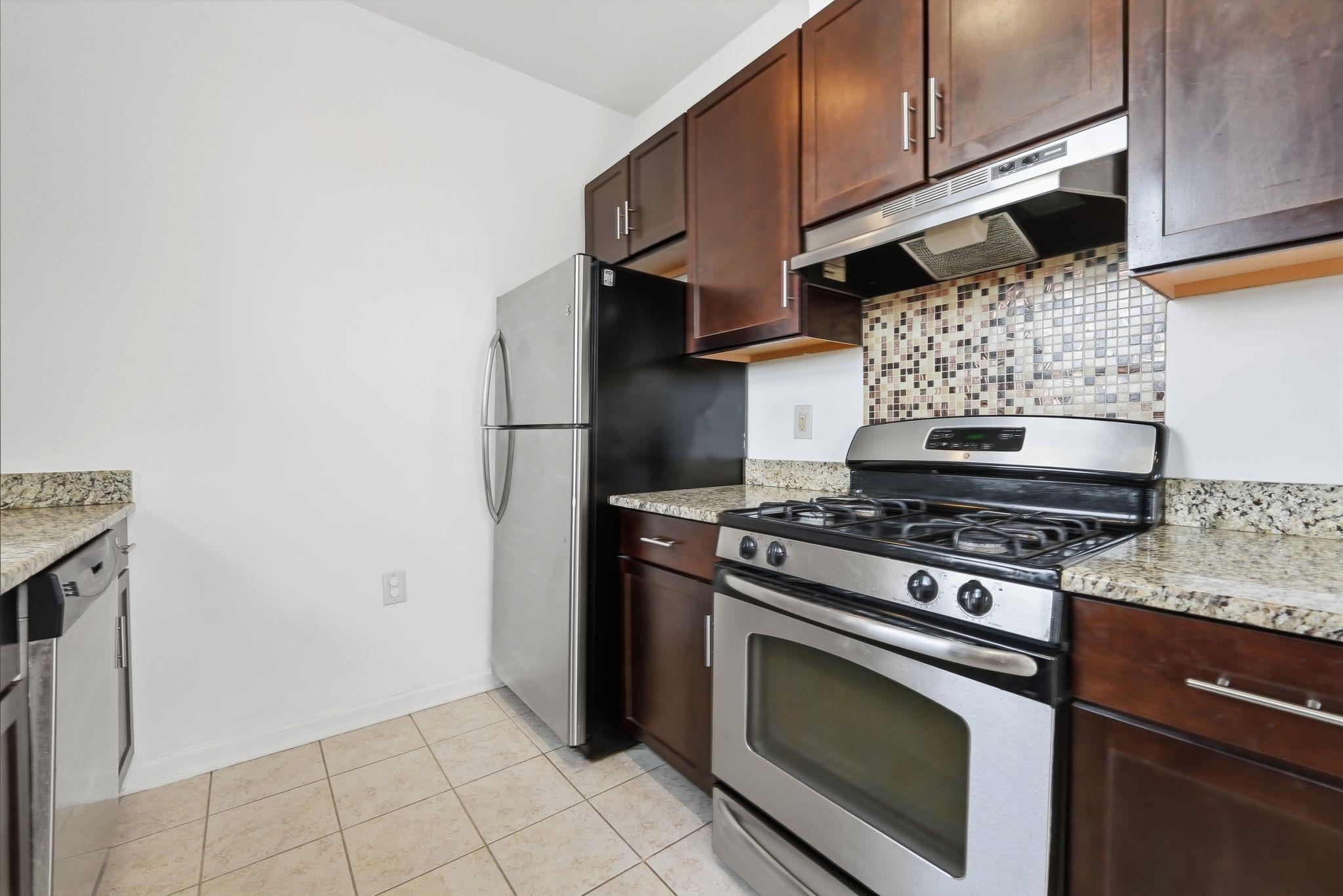 1209 SUMMIT AVE Unit: 407
