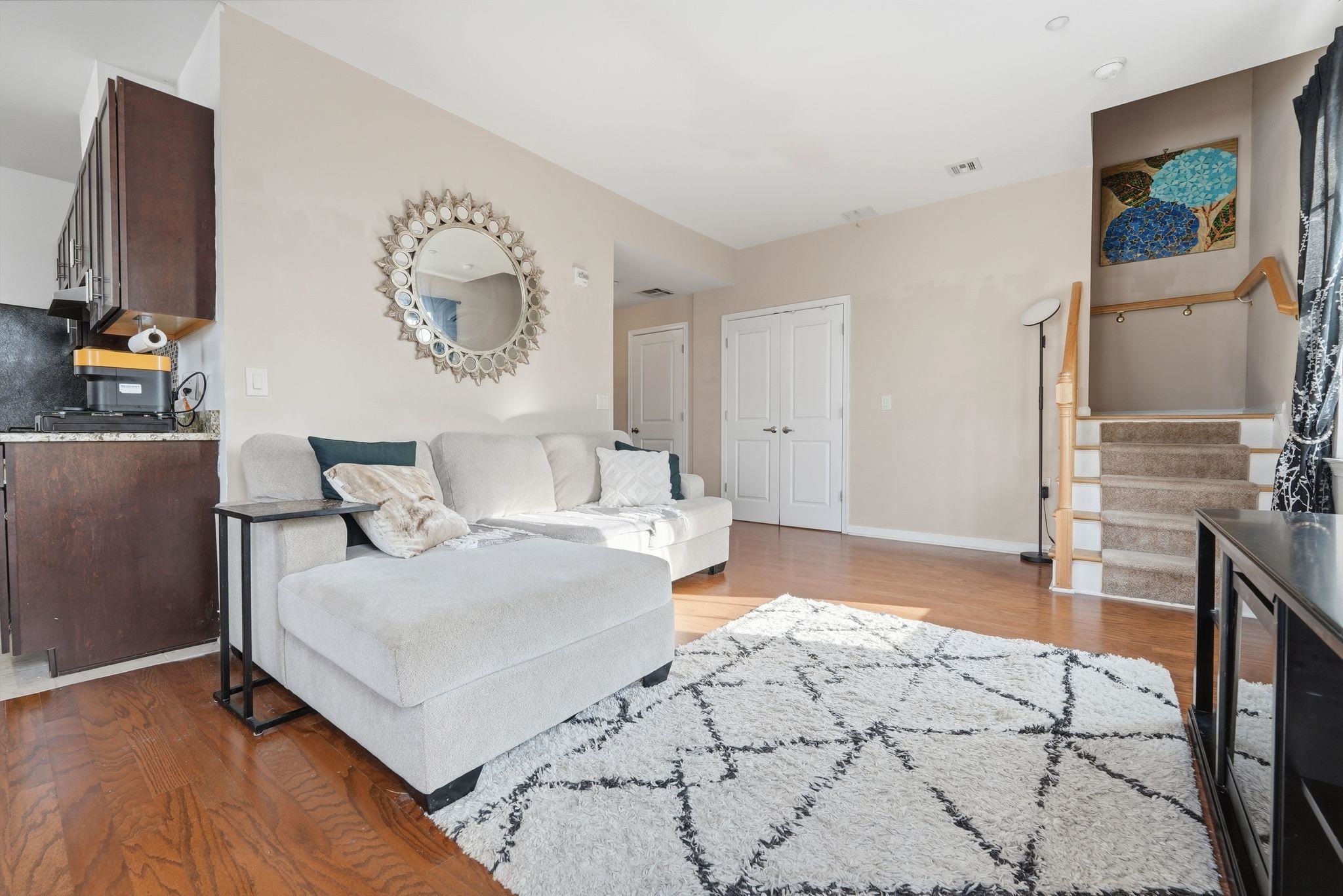 1209 SUMMIT AVE Unit: 407