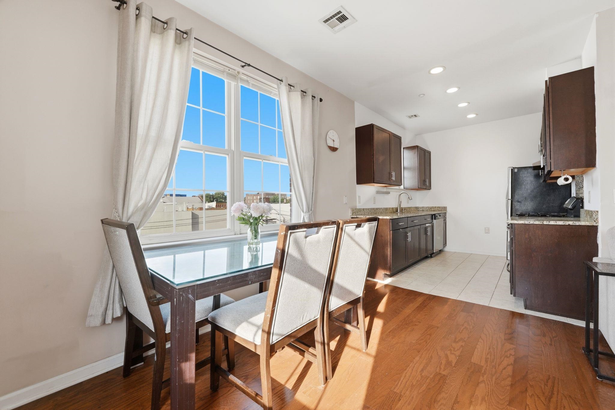 1209 SUMMIT AVE Unit: 407