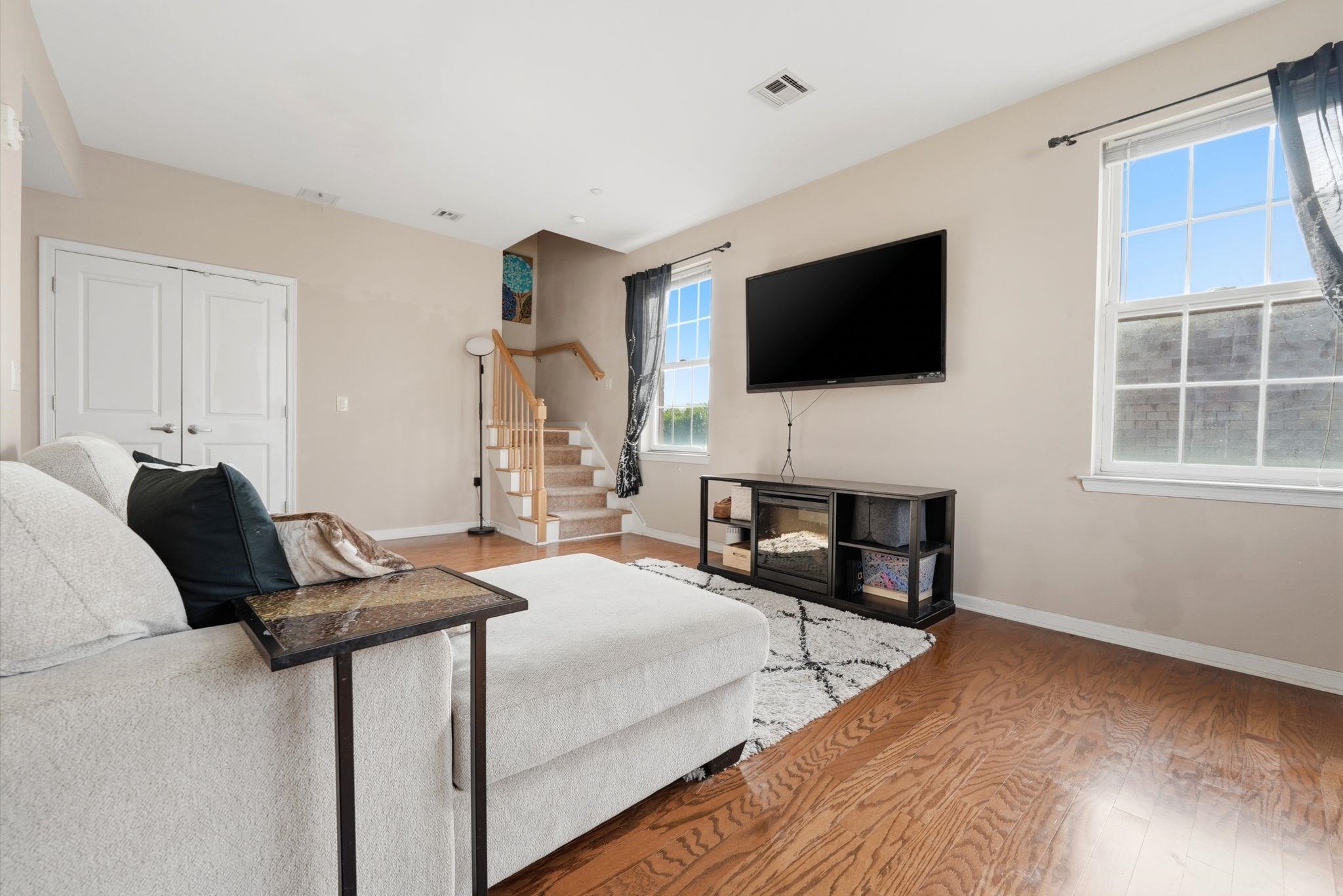 1209 SUMMIT AVE Unit: 407