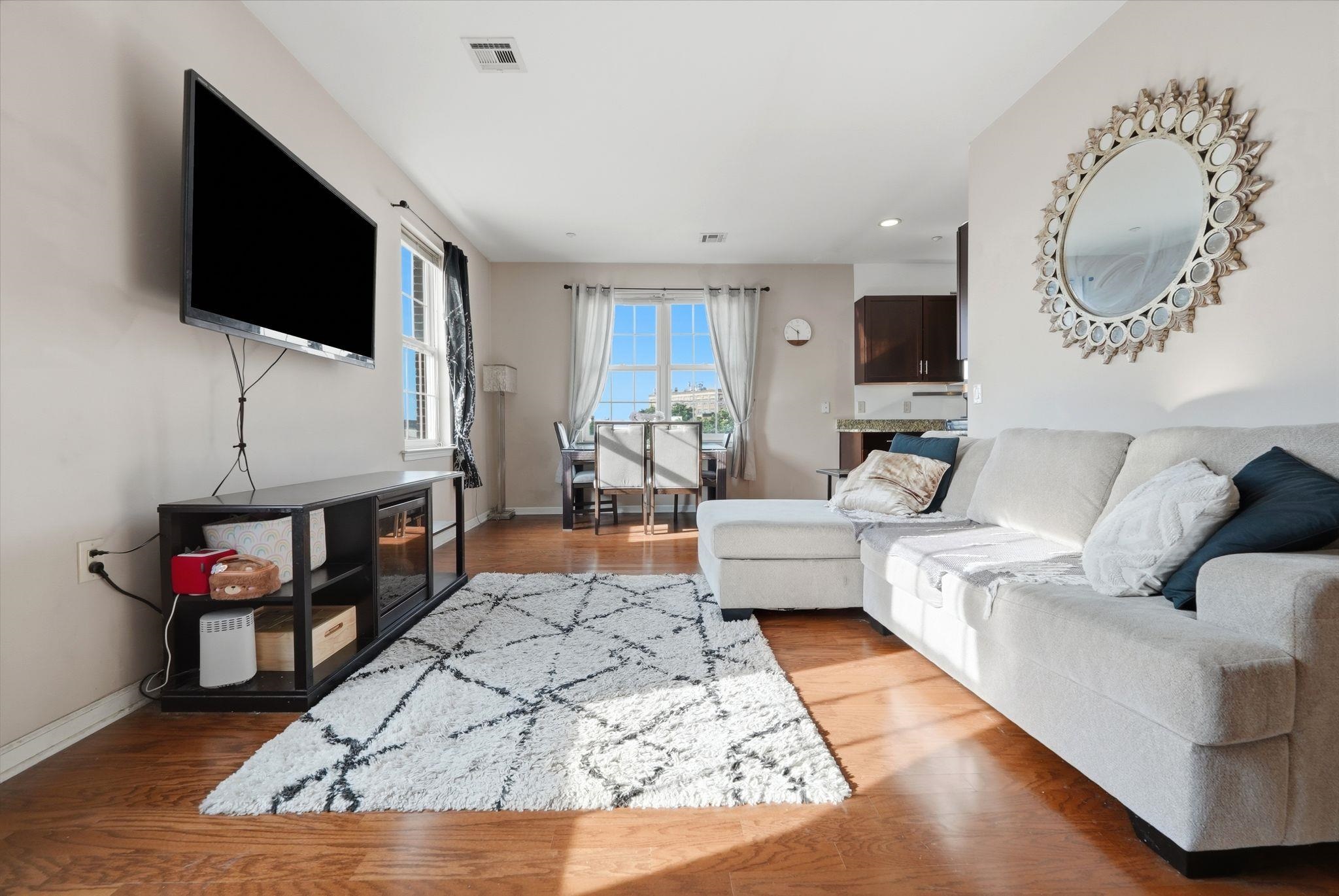 1209 SUMMIT AVE Unit: 407