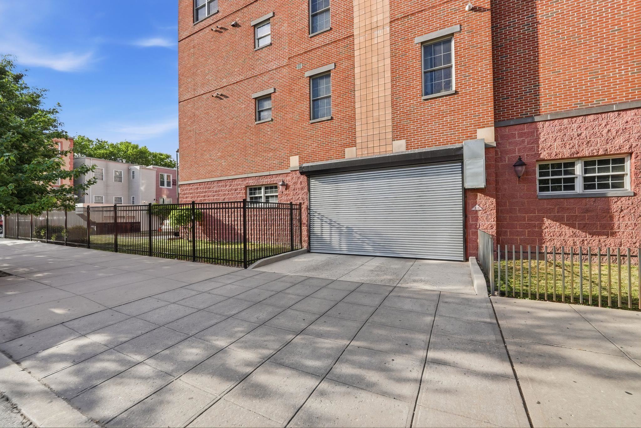 1209 SUMMIT AVE Unit: 407