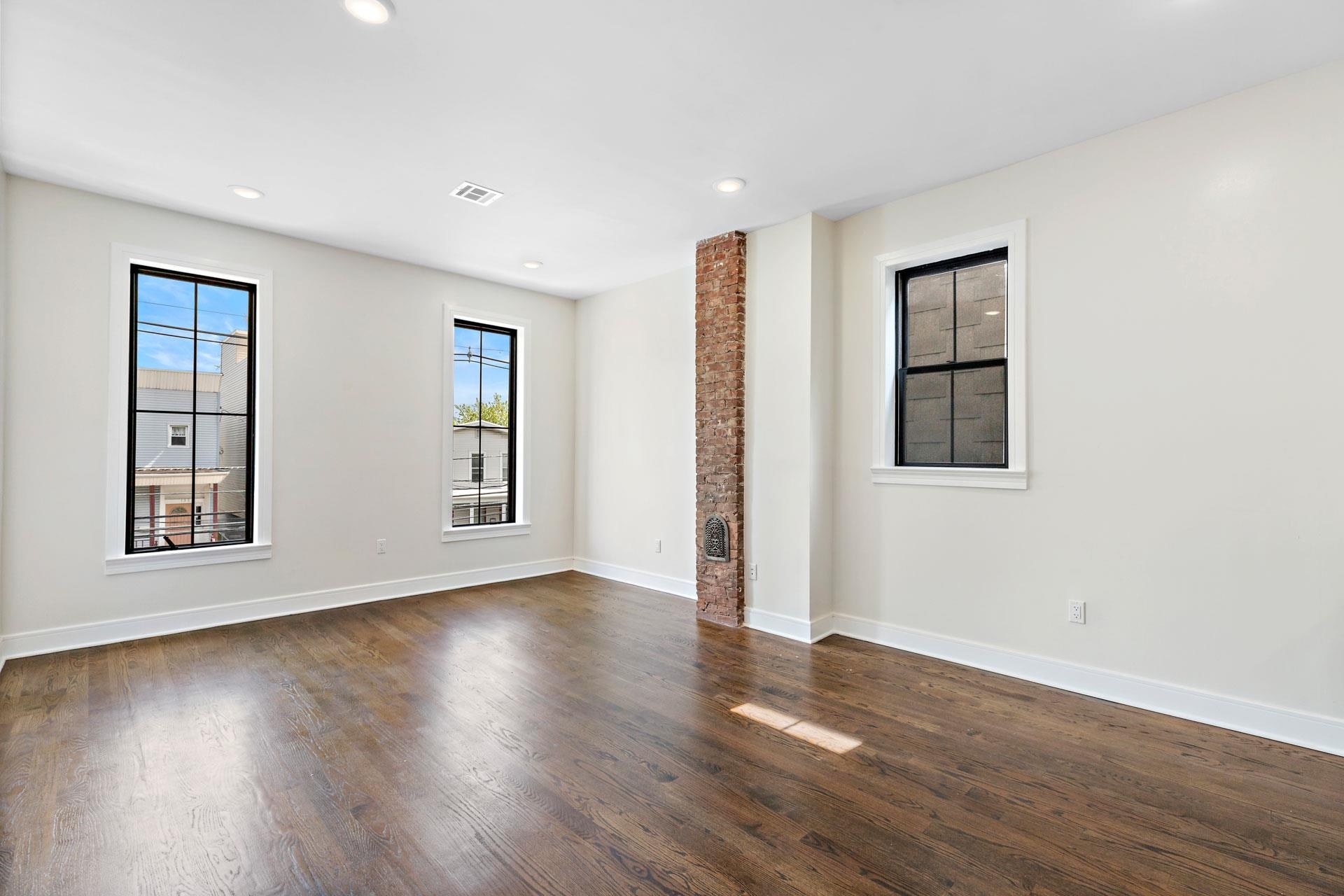 133 HUTTON ST Unit: 2