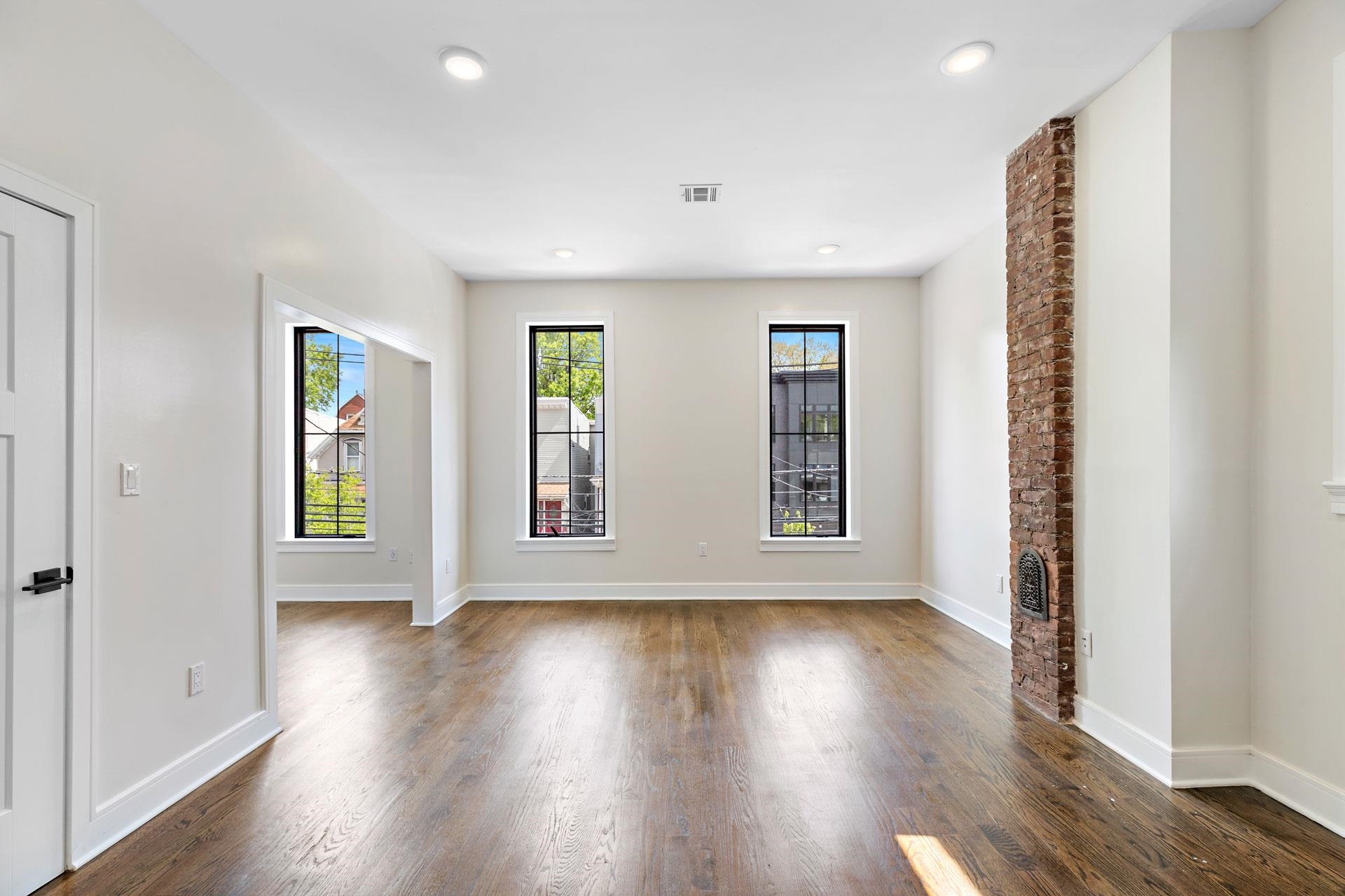 133 HUTTON ST Unit: 2