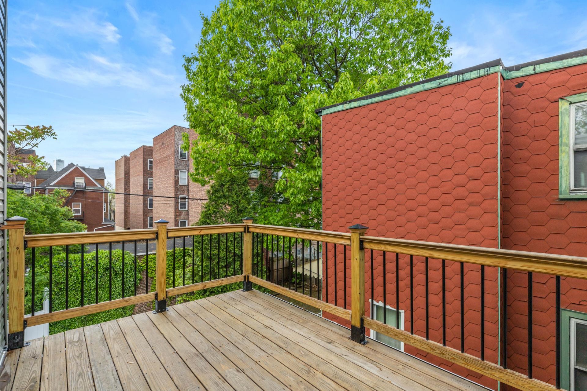 133 HUTTON ST Unit: 2