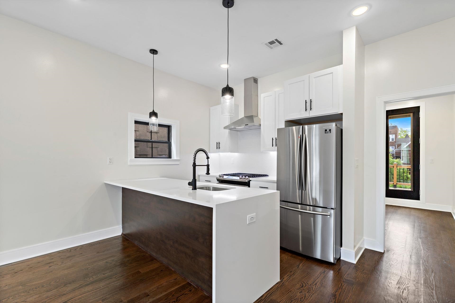 133 HUTTON ST Unit: 2