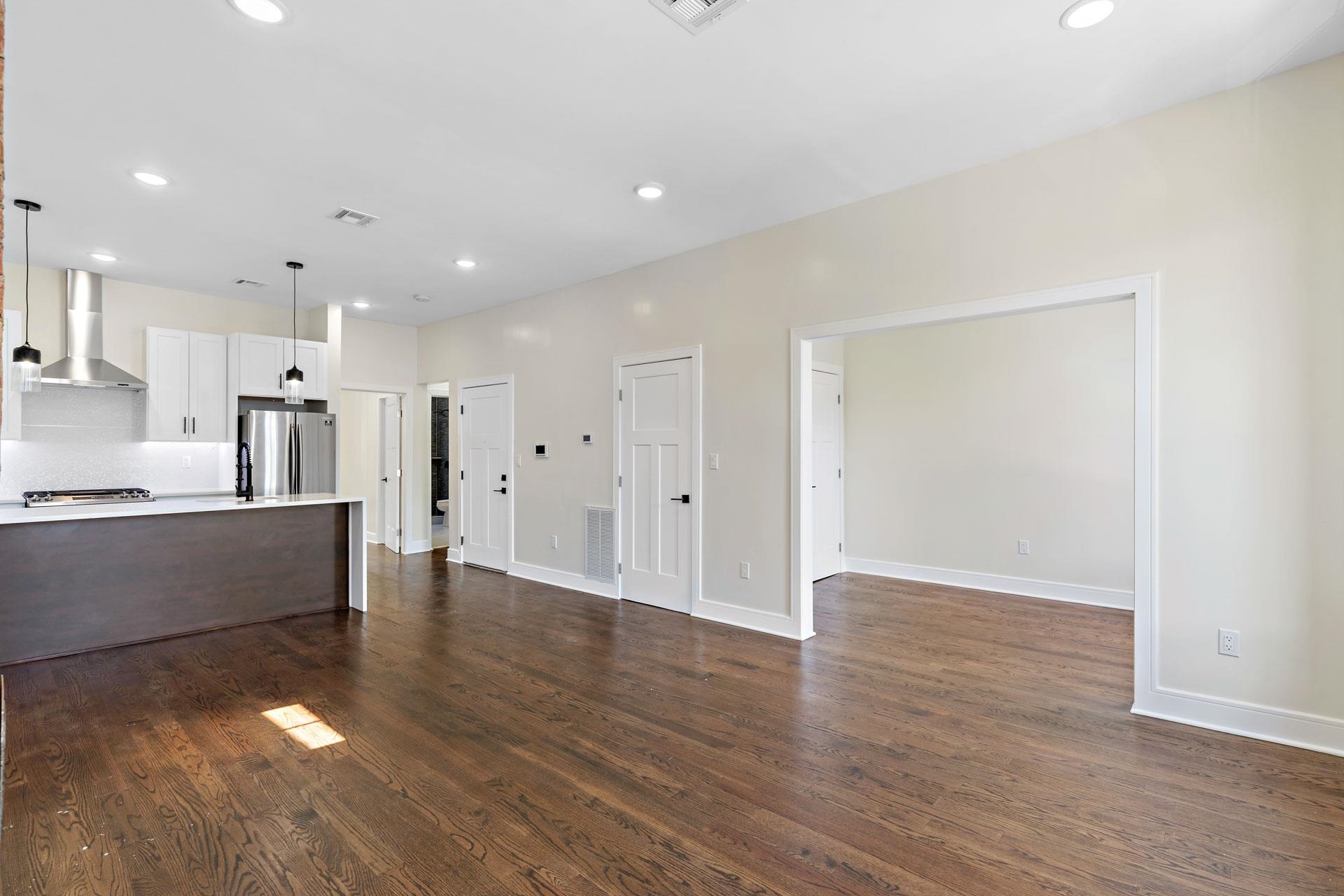 133 HUTTON ST Unit: 2