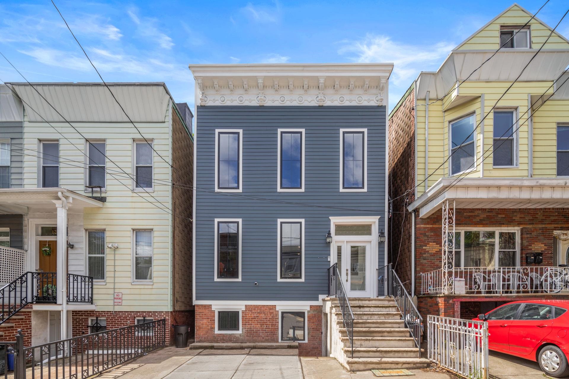 133 HUTTON ST Unit: 2