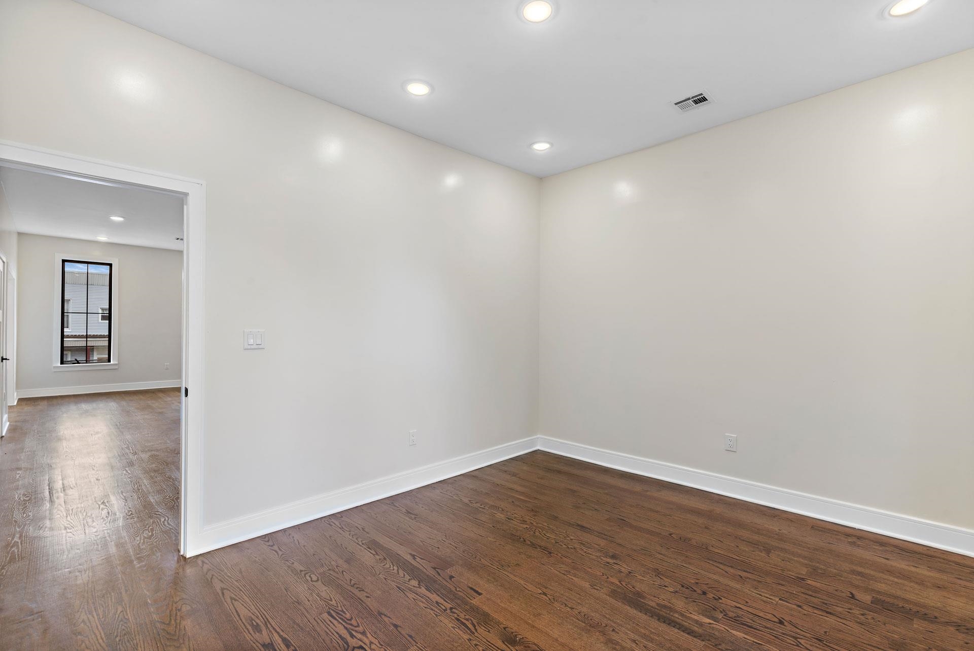 133 HUTTON ST Unit: 2