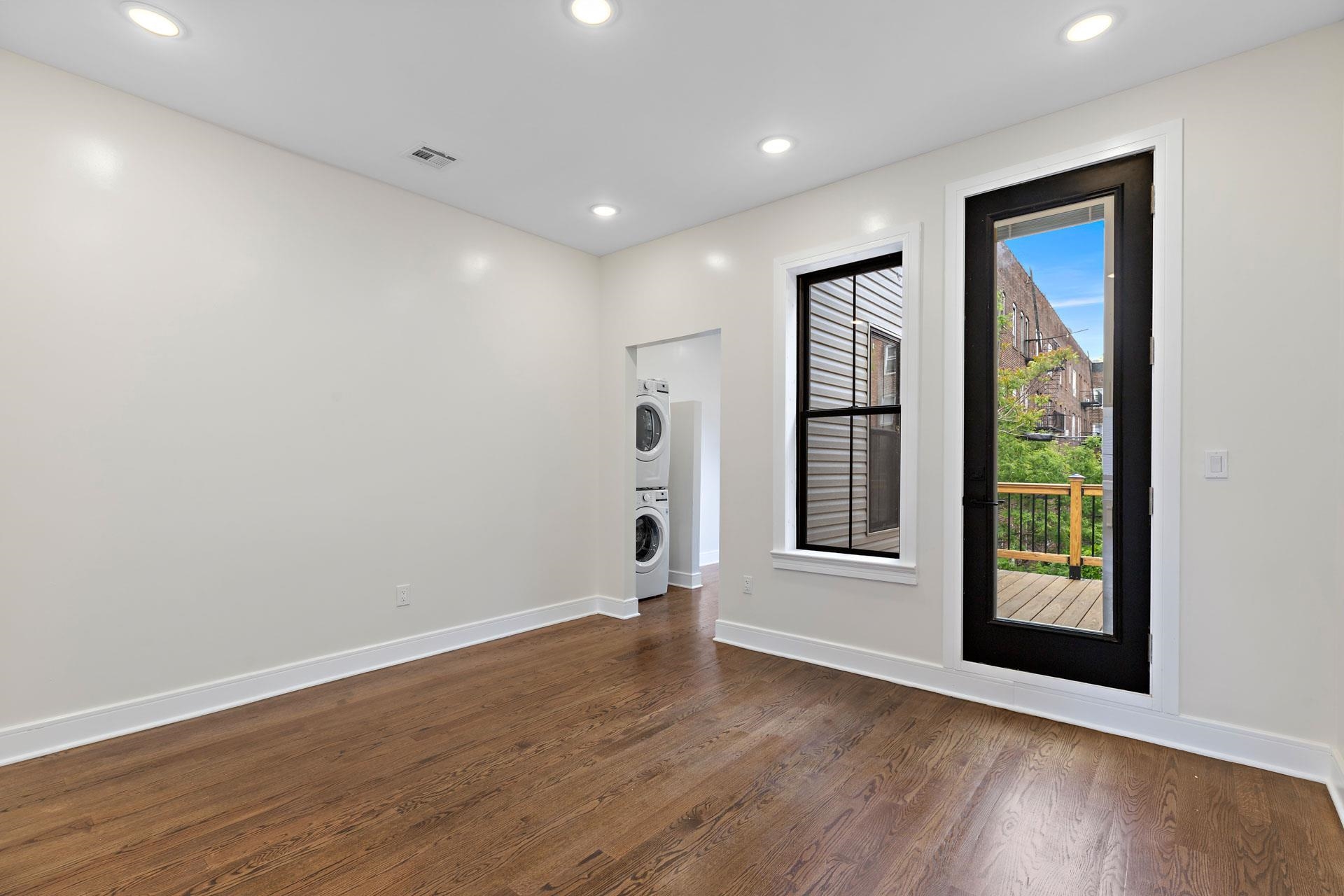 133 HUTTON ST Unit: 2