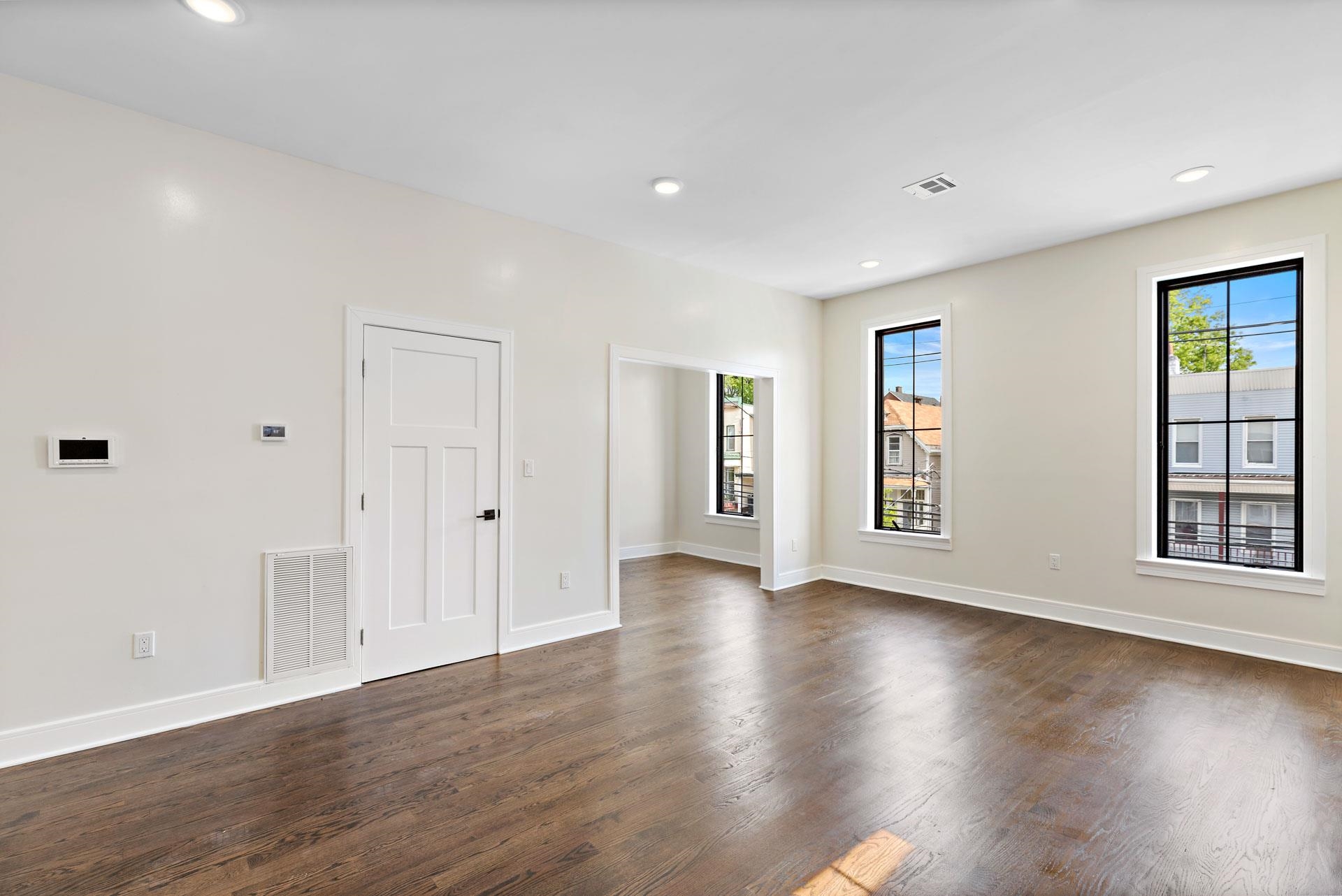 133 HUTTON ST Unit: 2