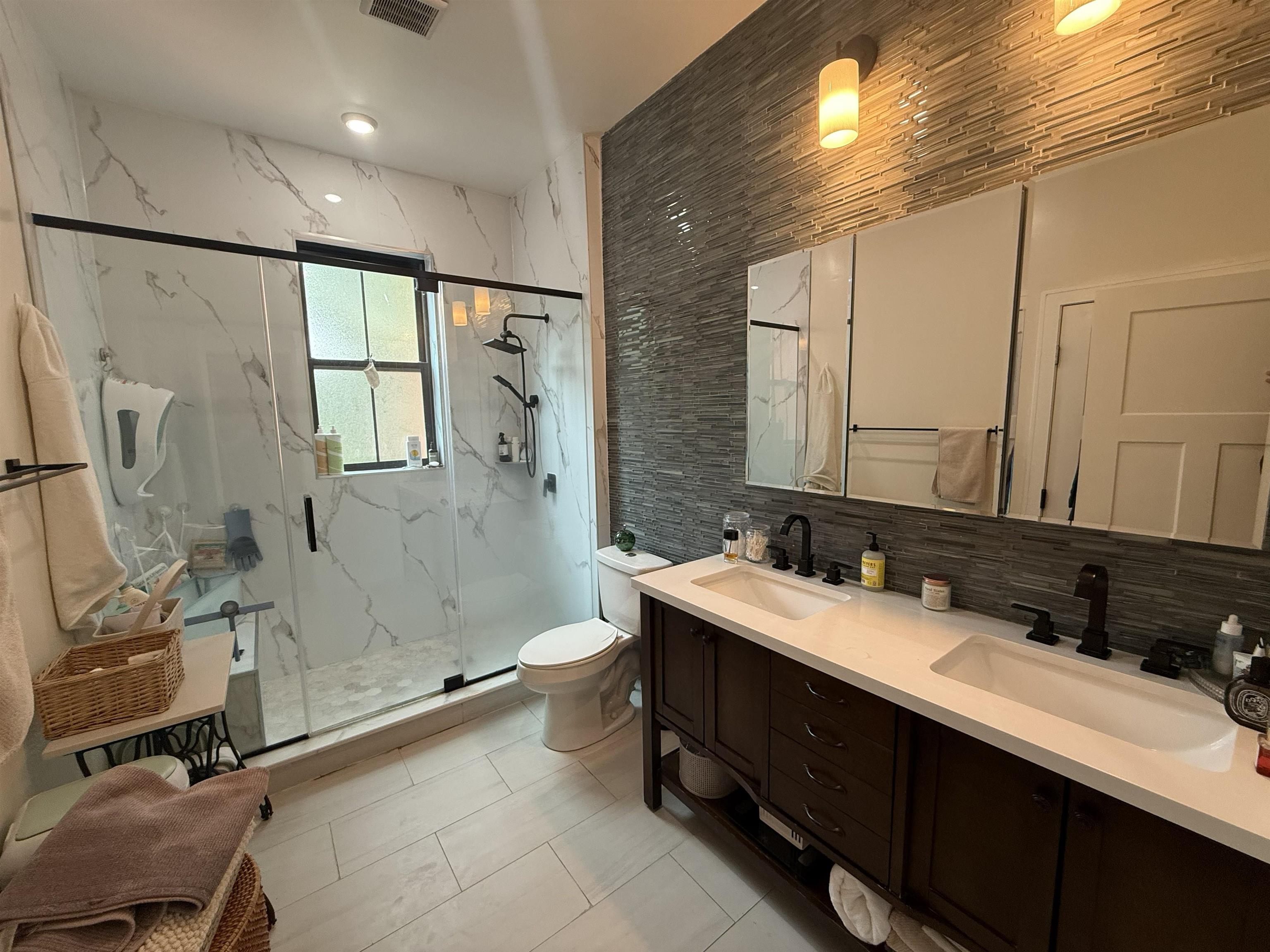 133 HUTTON ST Unit: 2