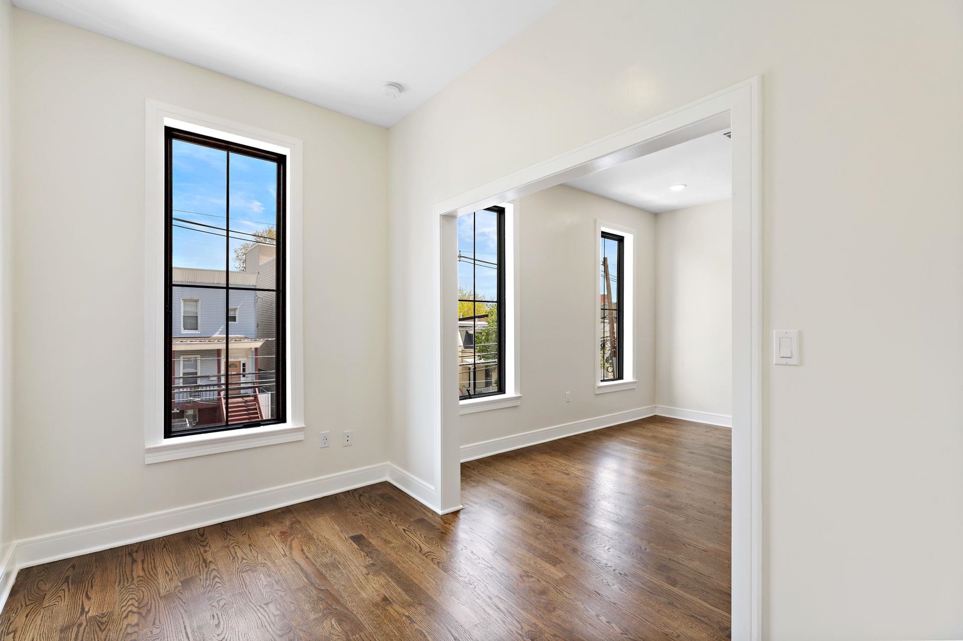 133 HUTTON ST Unit: 2