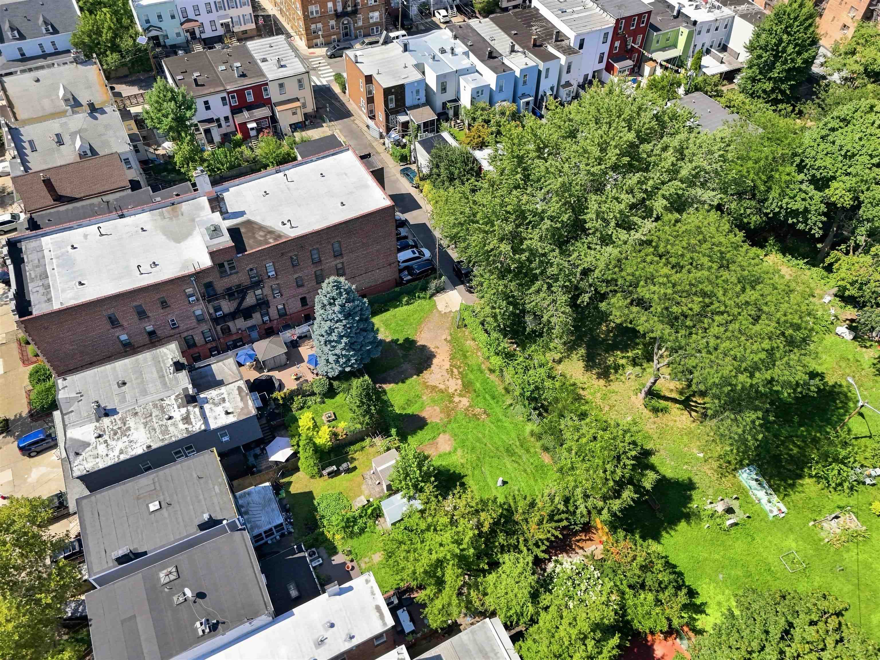 30 DE KALB AVE