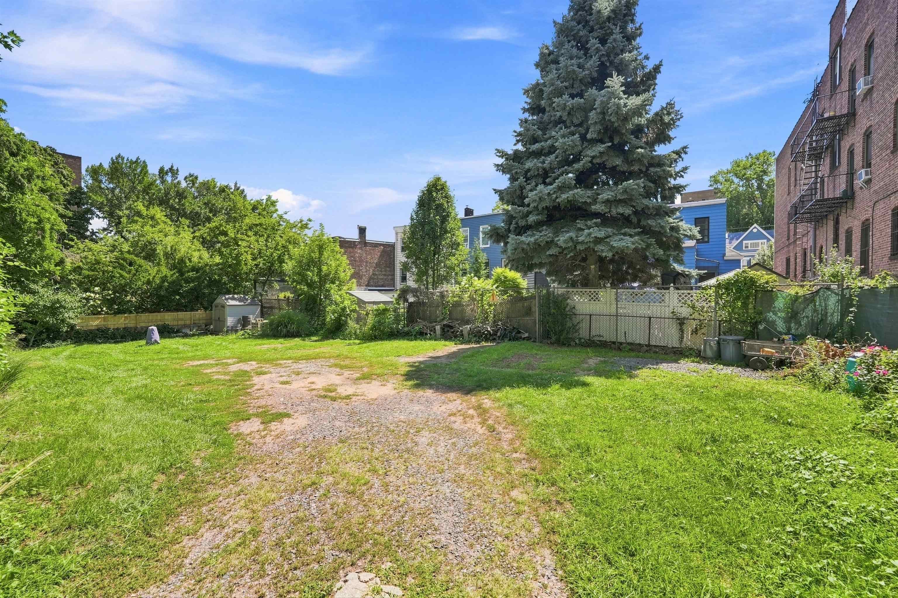 30 DE KALB AVE