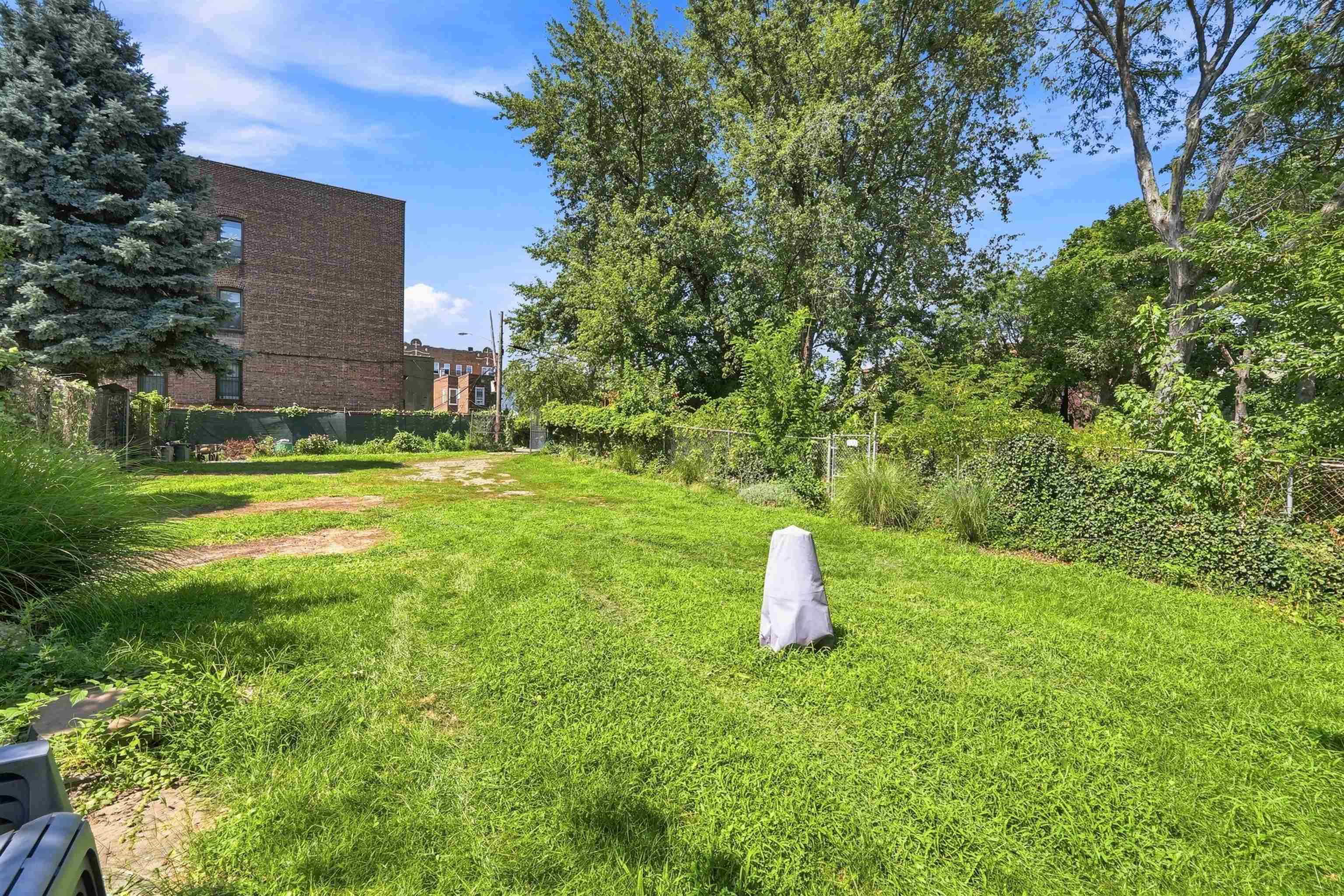 30 DE KALB AVE