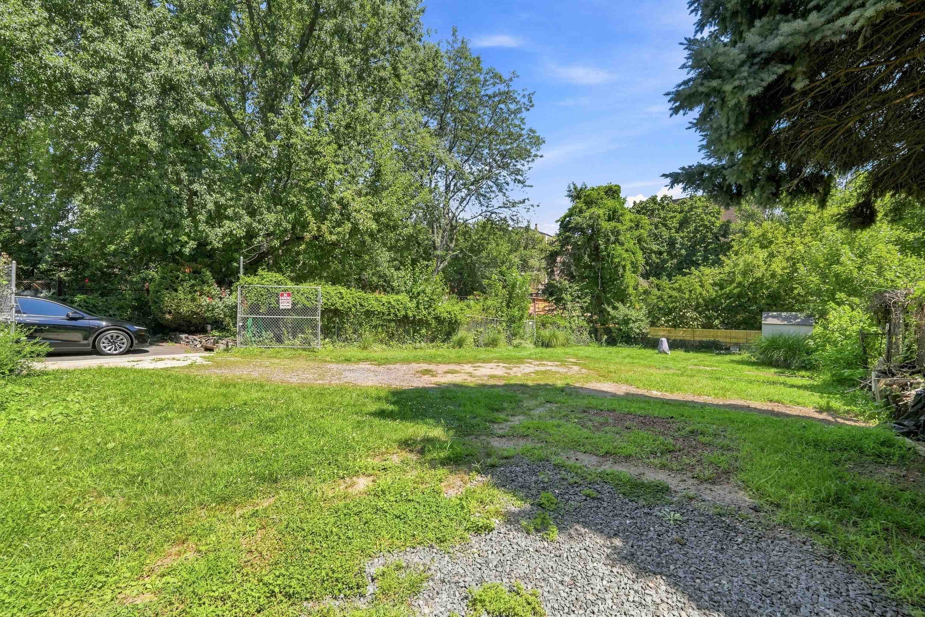 30 DE KALB AVE