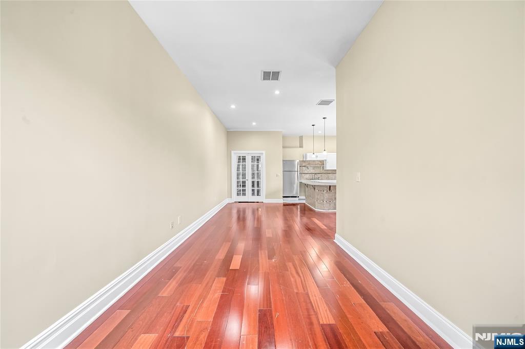 240 Clendenny Avenue 5A