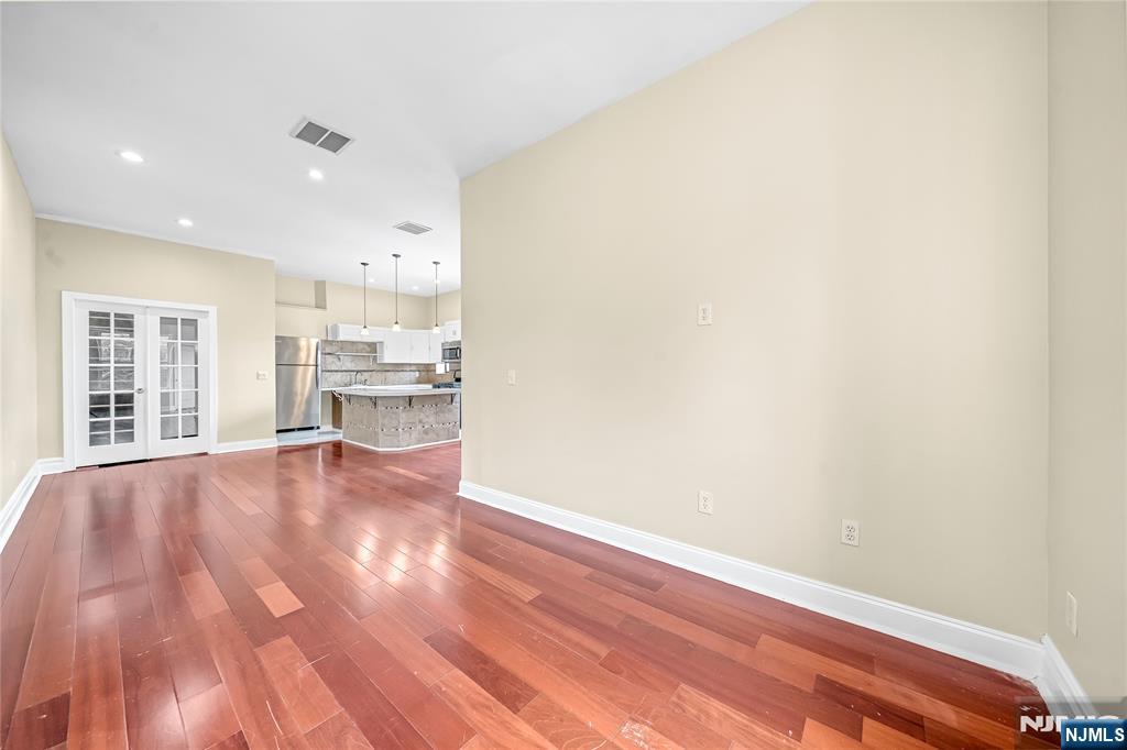 240 Clendenny Avenue 5A