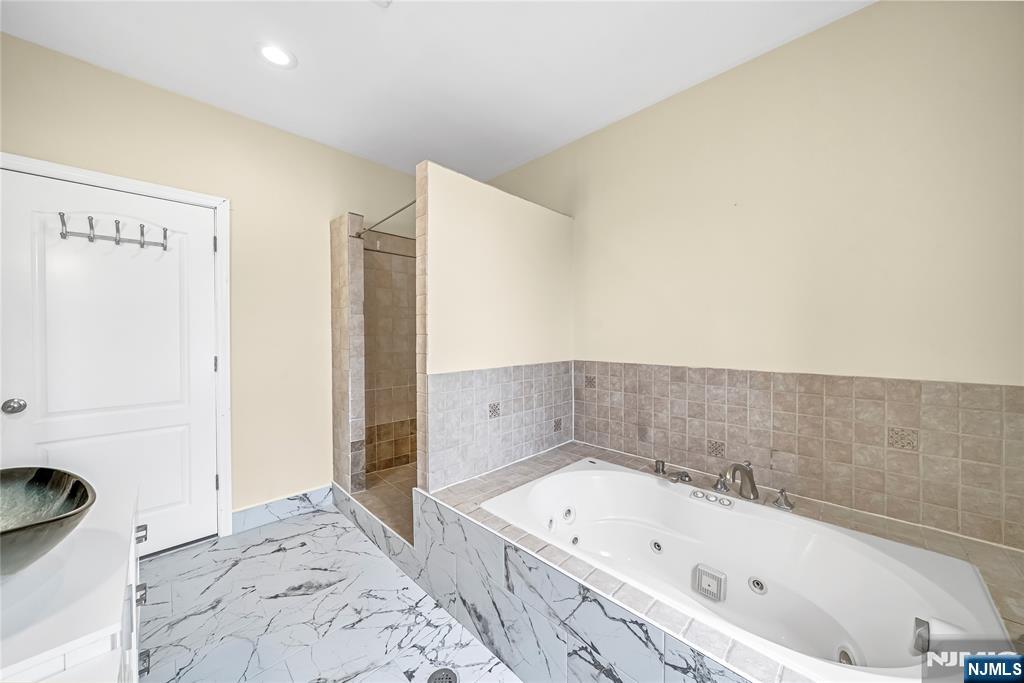 240 Clendenny Avenue 5A
