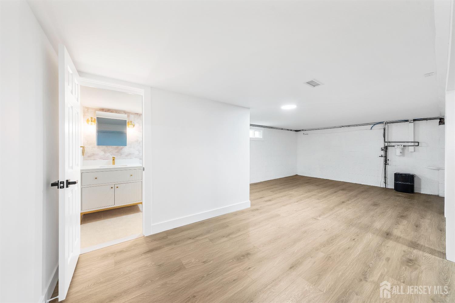 976 Woodmere Drive