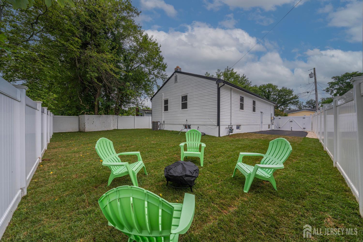 976 Woodmere Drive