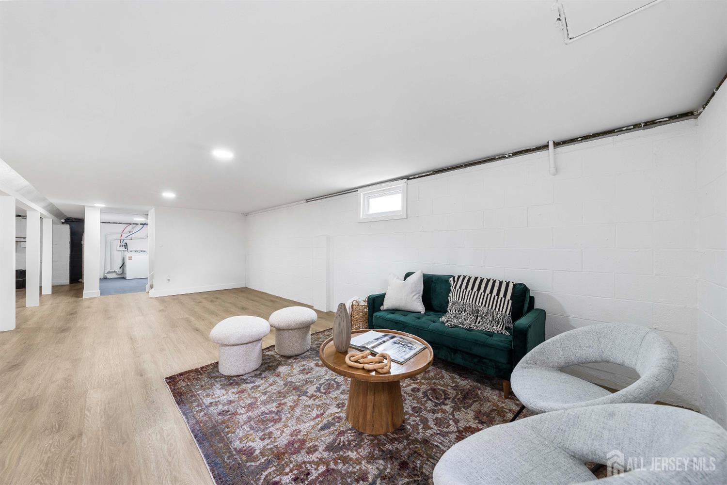 976 Woodmere Drive