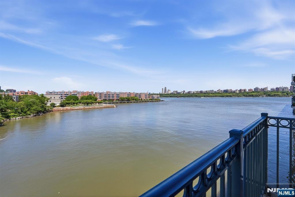 242 The Promenade 242