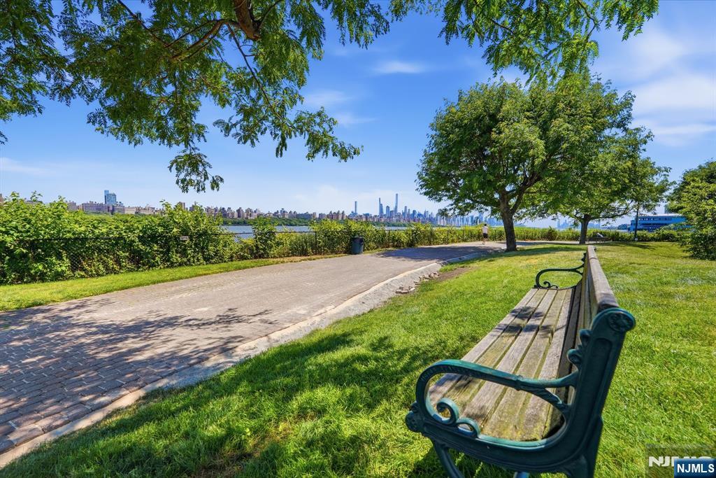 242 The Promenade 242