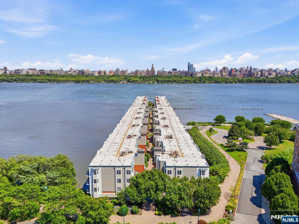 242 The Promenade 242