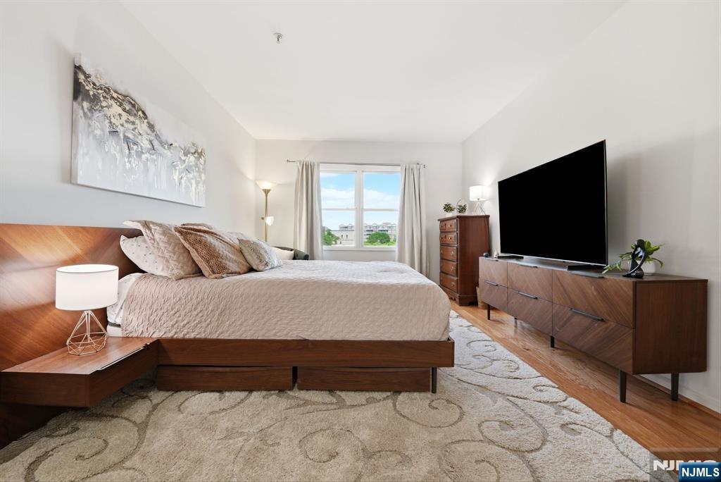 242 The Promenade 242