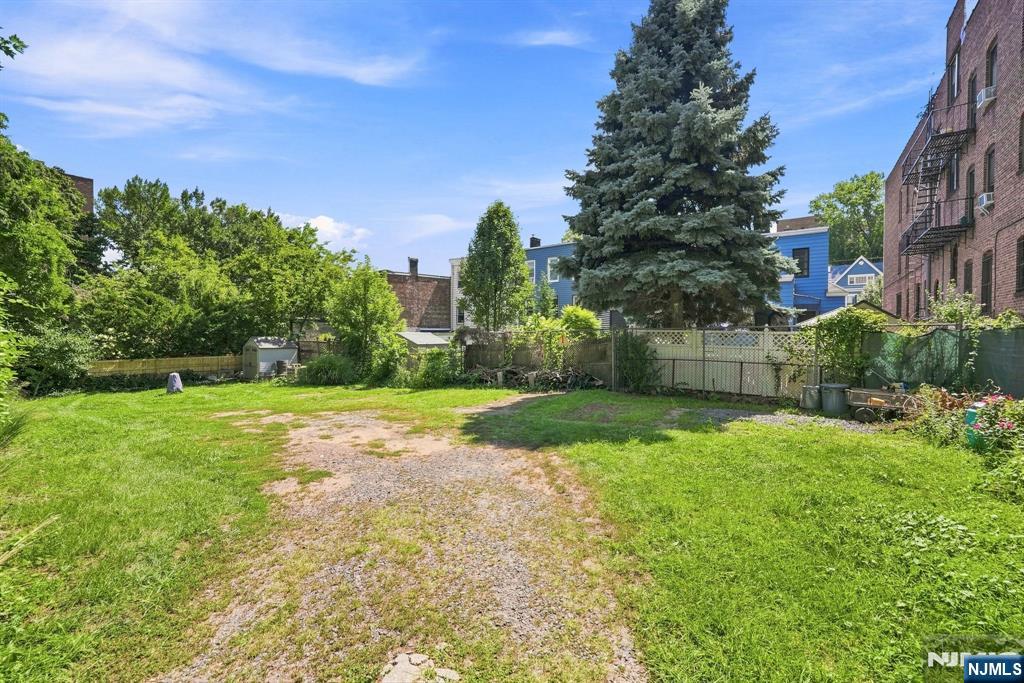 30 De Kalb Avenue