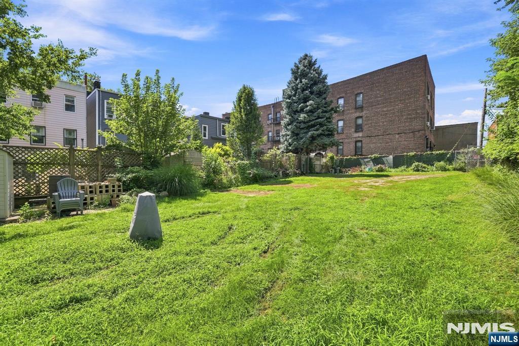 30 De Kalb Avenue
