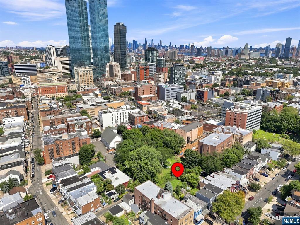 30 De Kalb Avenue