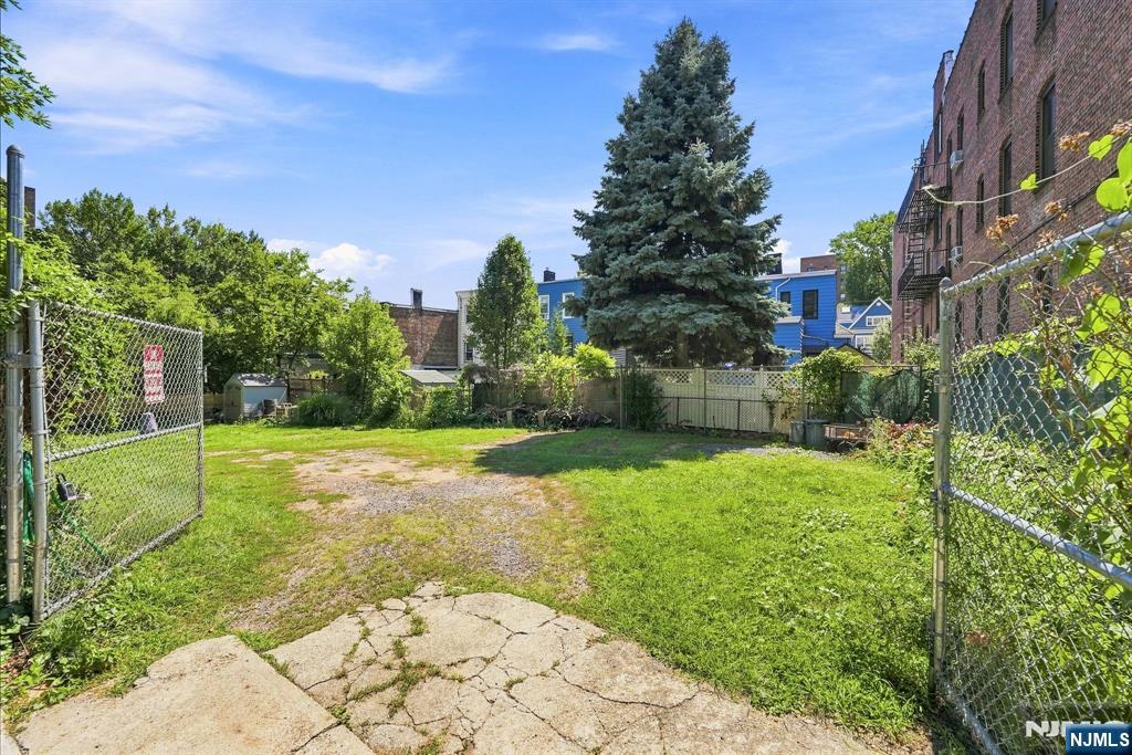 30 De Kalb Avenue