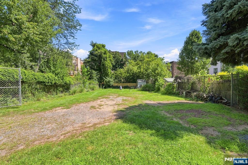 30 De Kalb Avenue