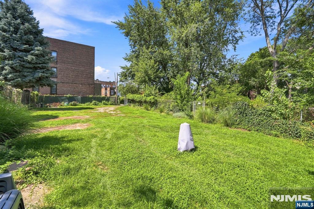 30 De Kalb Avenue