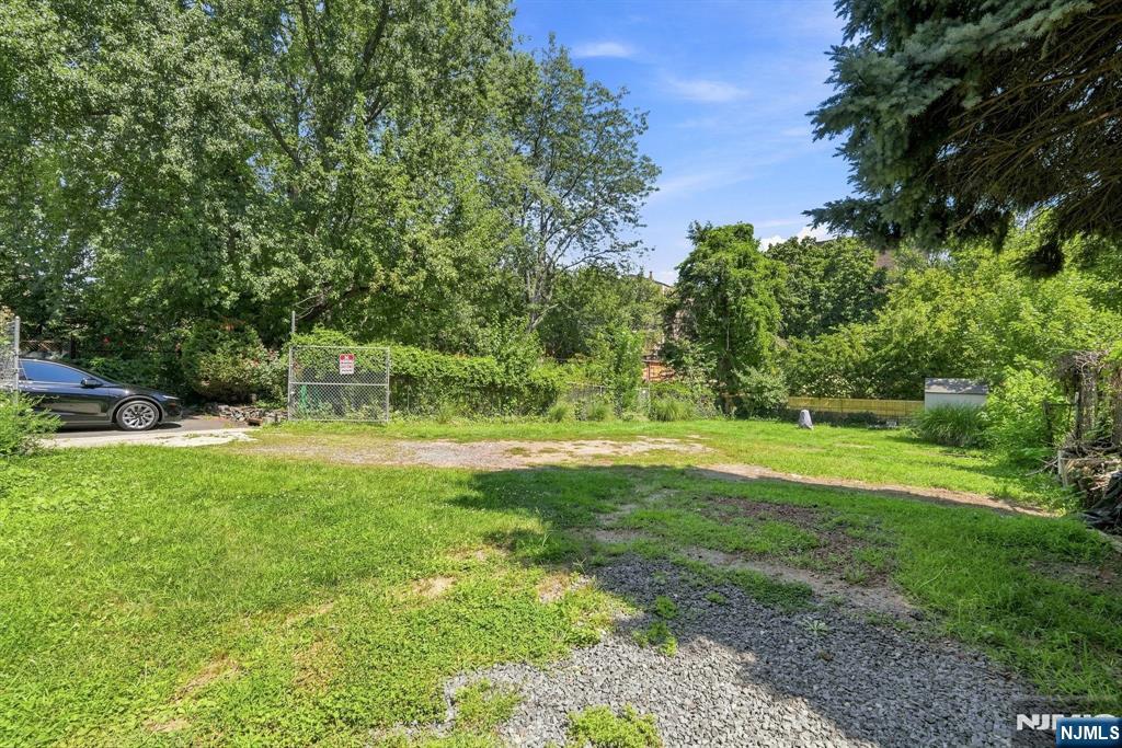 30 De Kalb Avenue