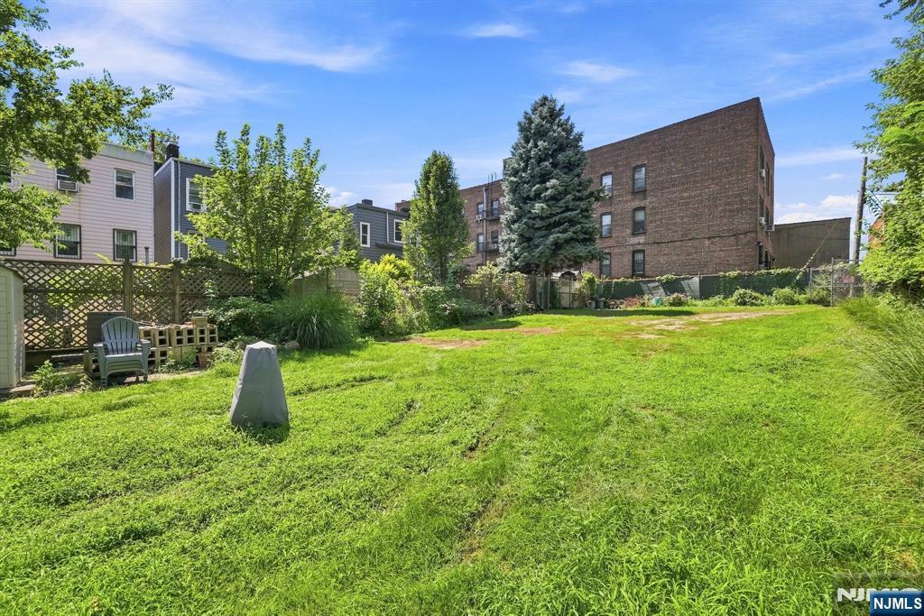 30 De Kalb Avenue