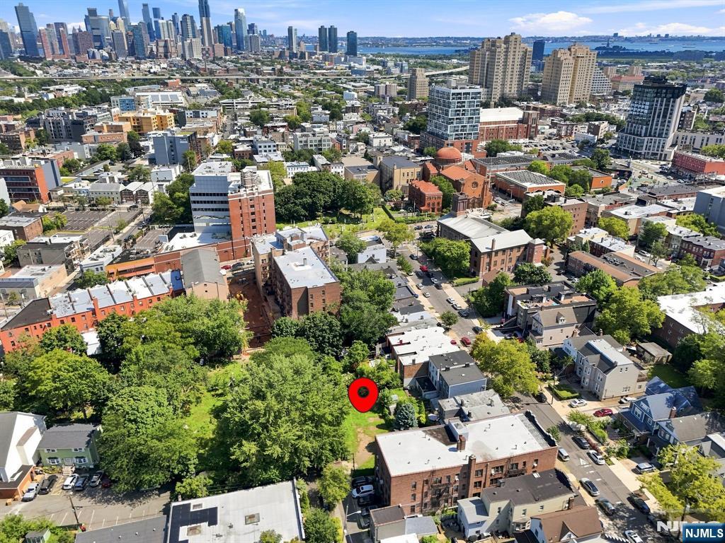 30 De Kalb Avenue
