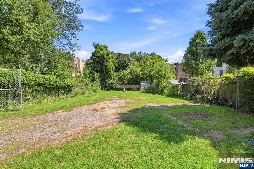 30 De Kalb Avenue