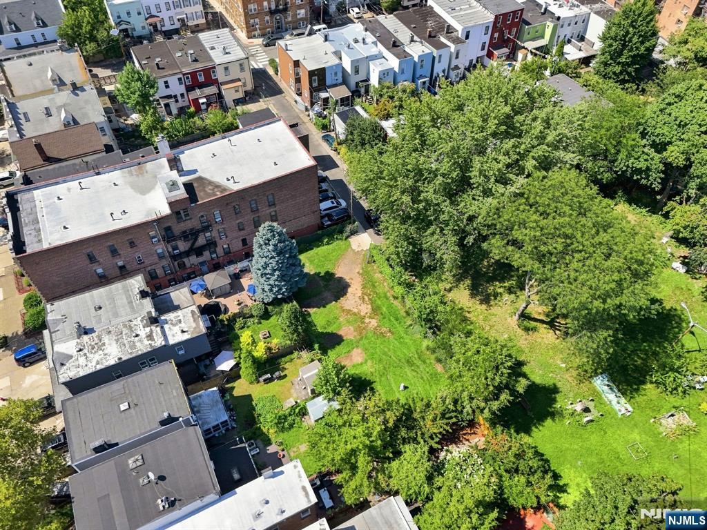 30 De Kalb Avenue