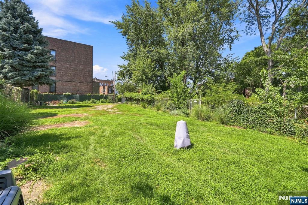 30 De Kalb Avenue