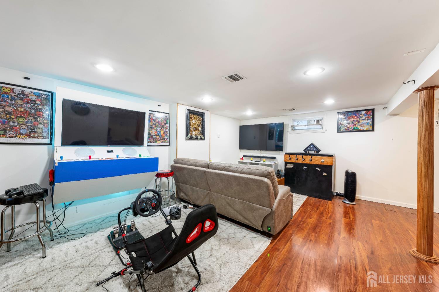 23 Pine Avenue