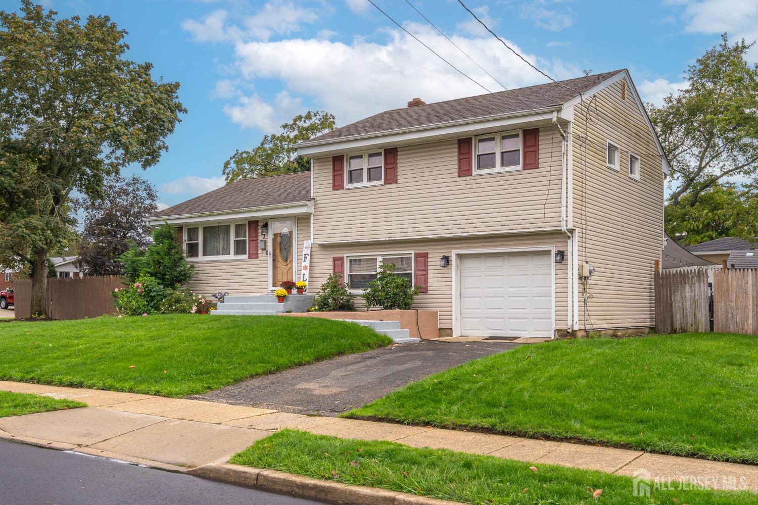 23 Pine Avenue