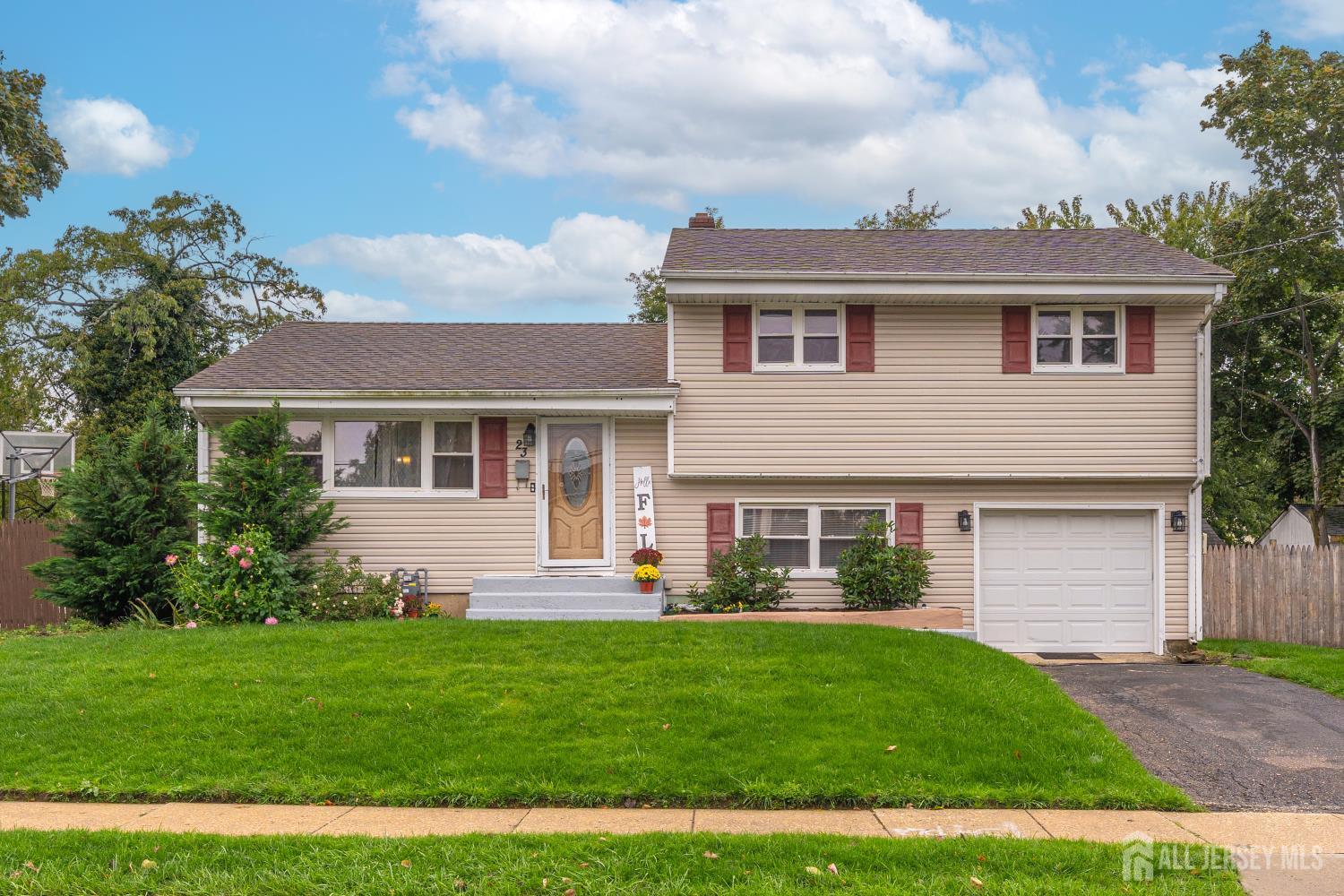 23 Pine Avenue