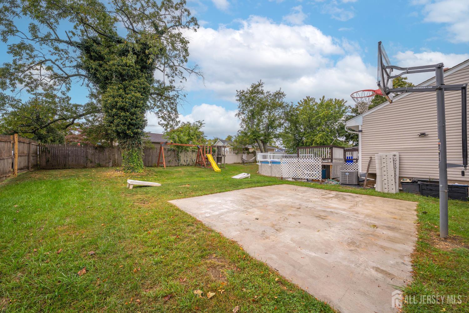 23 Pine Avenue
