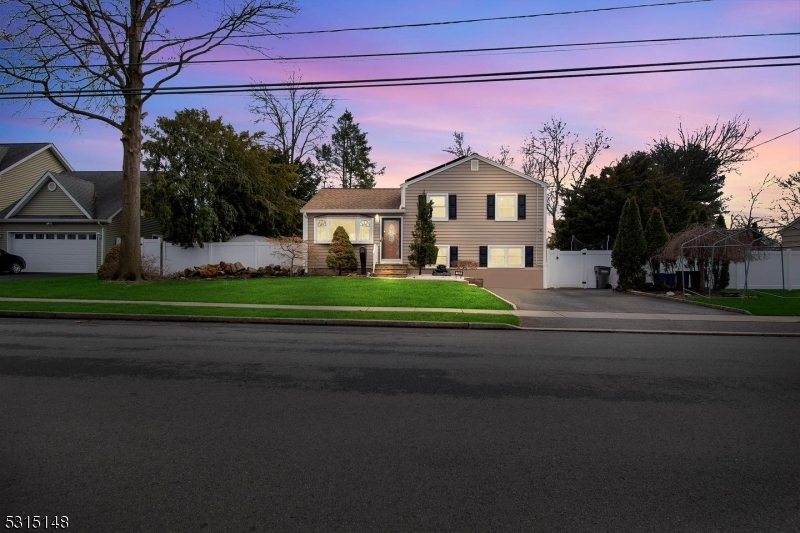 139 W Elmwood Dr