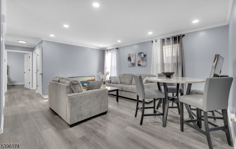 237 Rose St 1