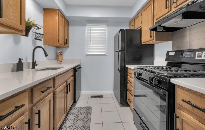 237 Rose St 1